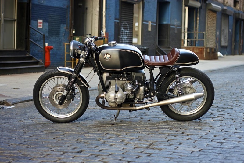 BMW r100 Cafe Racer с человеком