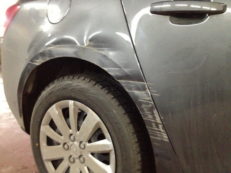 Царапина и вмятина на двери ремонт - фото