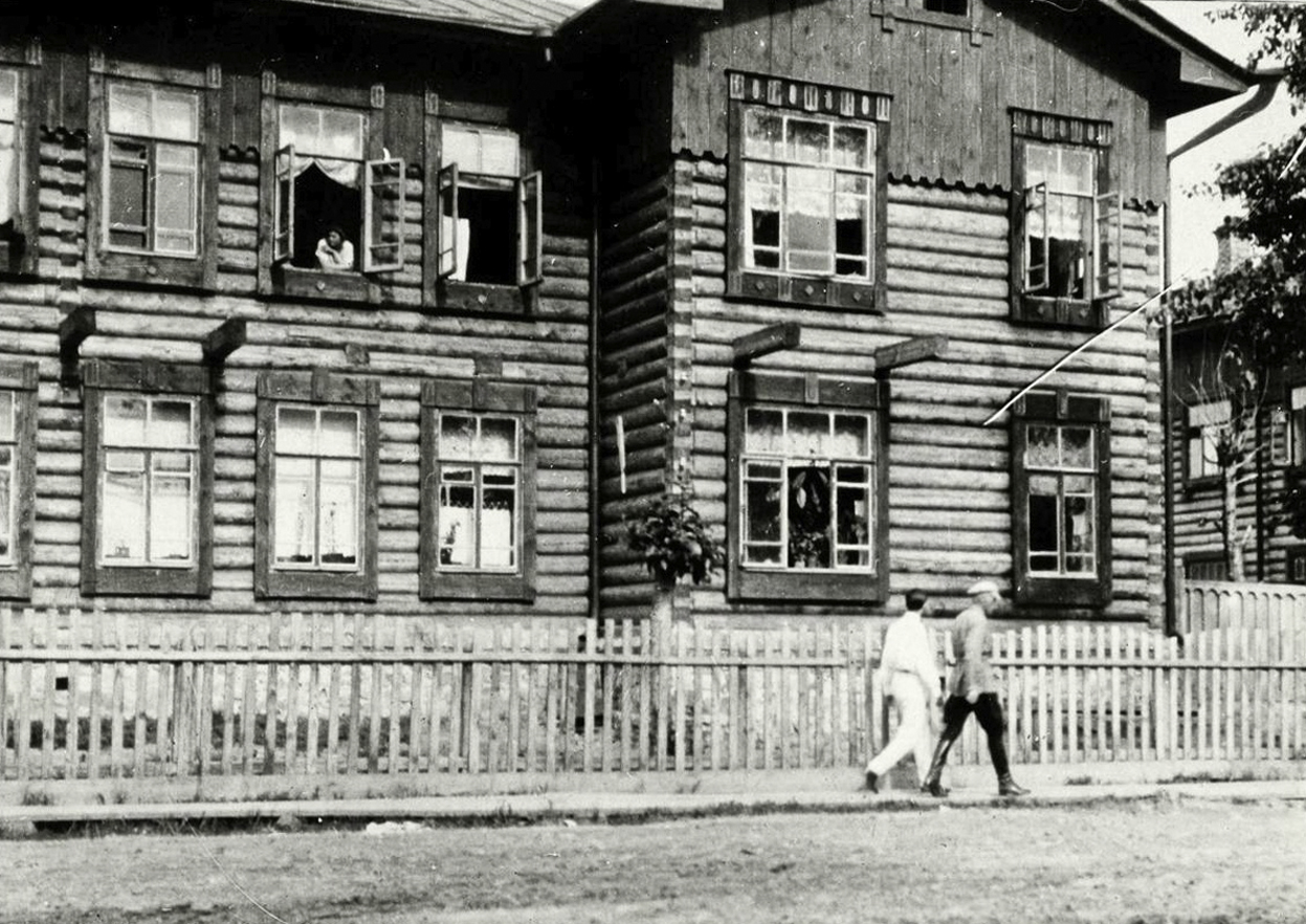 Исчезнувший век. Дом братьев Щетинкиных старые фото. Деревня Бирюса фотографии немецкого фотожурналиста.